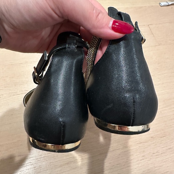 Guess Flats - Picture 3 of 4